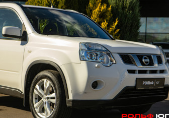Подержанный автомобиль Nissan X-Trail 2012 года (17 фото)