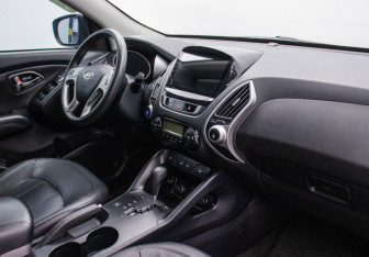 Подержанный автомобиль Hyundai ix35 2011 года (10 фото)