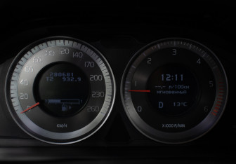 Подержанный автомобиль Volvo XC60 2012 года (13 фото)