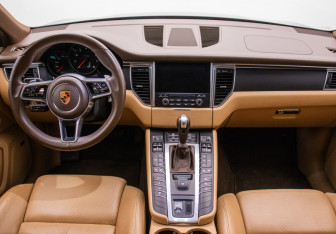 Подержанный автомобиль Porsche Macan 2018 года (13 фото)