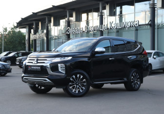 Подержанный автомобиль Mitsubishi Montero Sport 2023 года (21 фото)