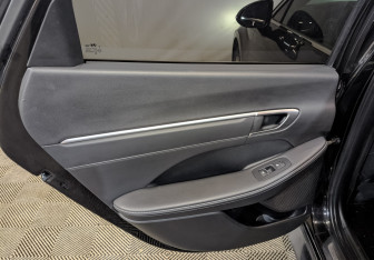 Подержанный автомобиль Hyundai Sonata 2022 года (30 фото)