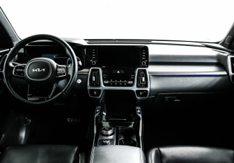 Подержанный автомобиль Kia Sorento 2022 года (11 фото)