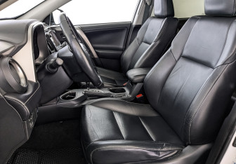 Подержанный автомобиль Toyota RAV4 2019 года (20 фото)