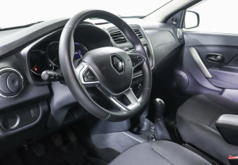 Подержанный автомобиль Renault Sandero 2018 года (7 фото)