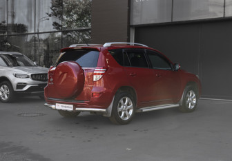 Подержанный автомобиль Toyota RAV4 2010 года (8 фото)