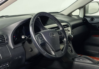 Подержанный автомобиль Lexus RX 2010 года (13 фото)
