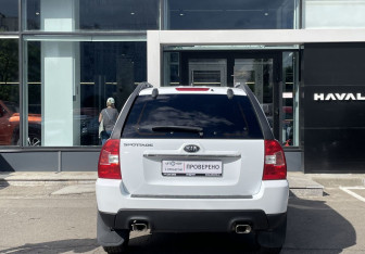 Подержанный автомобиль Kia Sportage 2010 года (6 фото)