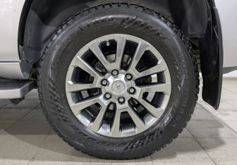 Подержанный автомобиль Toyota Land Cruiser Prado 2018 года (12 фото)
