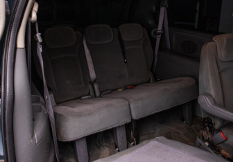 Подержанный автомобиль Chrysler Town & Country 2006 года (12 фото)