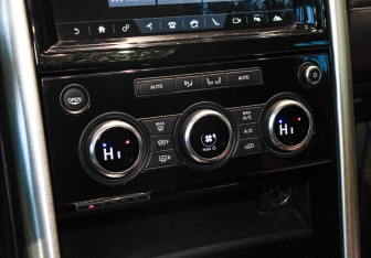 Подержанный автомобиль Land Rover Discovery 2017 года (31 фото)