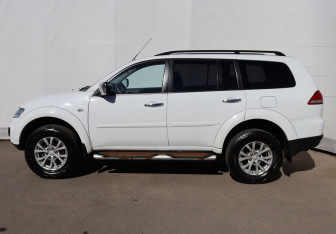 Подержанный автомобиль Mitsubishi Pajero Sport 2015 года (8 фото)