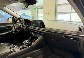 Подержанный автомобиль Hyundai Sonata 2020 года (10 фото)