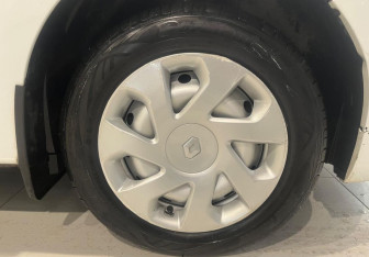 Подержанный автомобиль Renault Sandero 2015 года (8 фото)