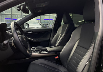 Подержанный автомобиль Lexus IS Sedan 2013 года (19 фото)