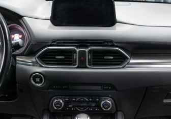 Подержанный автомобиль Mazda CX-5 2017 года (15 фото)