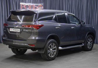 Подержанный автомобиль Toyota Fortuner 2018 года (5 фото)