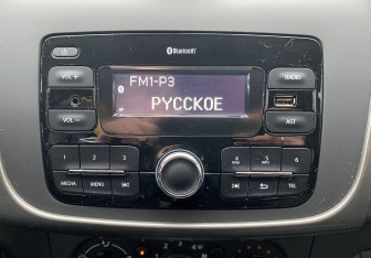 Подержанный автомобиль Renault Sandero 2015 года (14 фото)