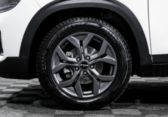 Подержанный автомобиль Kia Seltos 2024 года (15 фото)