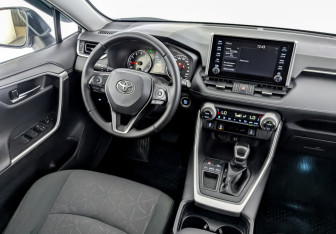 Подержанный автомобиль Toyota RAV4 2019 года (30 фото)
