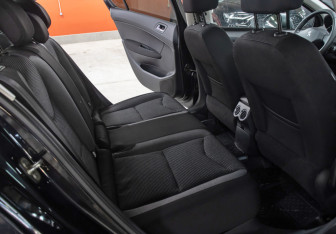 Подержанный автомобиль Peugeot 408 2012 года (11 фото)