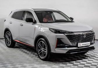 Подержанный автомобиль Changan UNI-S 2024 года (3 фото)