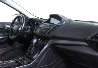 Подержанный автомобиль Ford Kuga 2018 года (9 фото)