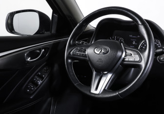 Подержанный автомобиль Infiniti Q50 2018 года (12 фото)