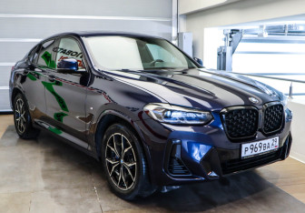 Подержанный автомобиль BMW X4 2021 года (3 фото)