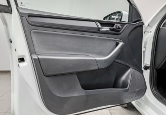 Подержанный автомобиль Skoda Rapid Liftback 2019 года (20 фото)