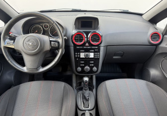 Подержанный автомобиль Opel Corsa 2011 года (12 фото)