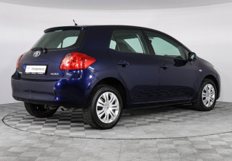 Подержанный автомобиль Toyota Auris Hatchback 2008 года (3 фото)