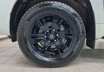 Подержанный автомобиль Toyota Land Cruiser Prado 2021 года (12 фото)