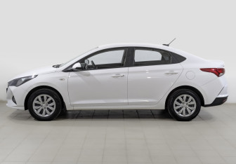 Подержанный автомобиль Hyundai Solaris Sedan 2022 года (8 фото)