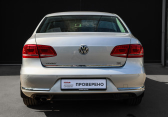 Подержанный автомобиль Volkswagen Passat Sedan 2011 года (5 фото)