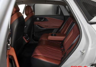 Подержанный автомобиль Exeed RX 2023 года (10 фото)