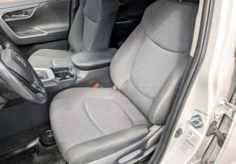 Подержанный автомобиль Toyota RAV4 2019 года (20 фото)