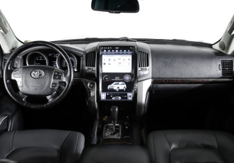 Подержанный автомобиль Toyota Land Cruiser Suv 2008 года (13 фото)