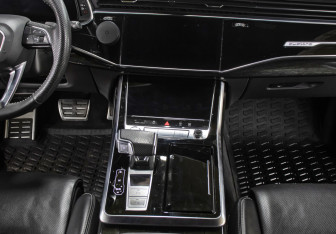 Подержанный автомобиль Audi Q8 2020 года (15 фото)