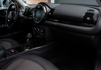 Подержанный автомобиль MINI Clubman Wagon 2018 года (9 фото)