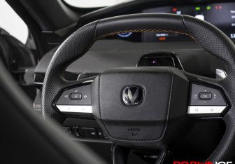 Подержанный автомобиль Changan UNI-V 2024 года (15 фото)