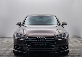 Подержанный автомобиль Audi A4 Sedan 2016 года (8 фото)