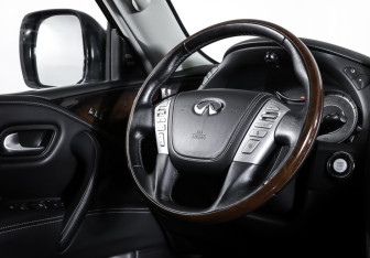 Подержанный автомобиль Infiniti QX80 2019 года (17 фото)