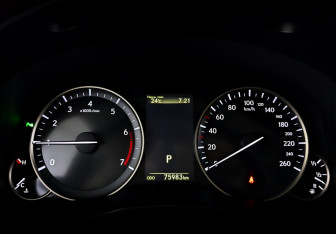 Подержанный автомобиль Lexus ES 2016 года (13 фото)