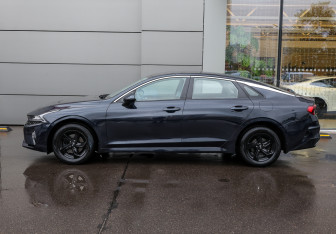 Подержанный автомобиль Kia K5 2021 года (8 фото)