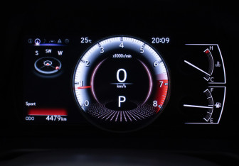 Подержанный автомобиль Lexus ES 2025 года (12 фото)