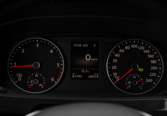 Подержанный автомобиль Volkswagen Multivan 2016 года (12 фото)