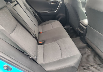 Подержанный автомобиль Toyota RAV4 2021 года (11 фото)