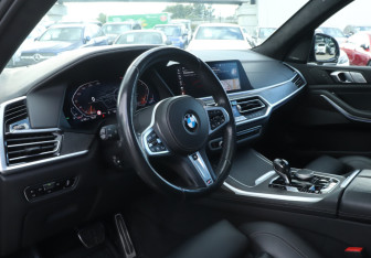 Подержанный автомобиль BMW X7 2021 года (13 фото)