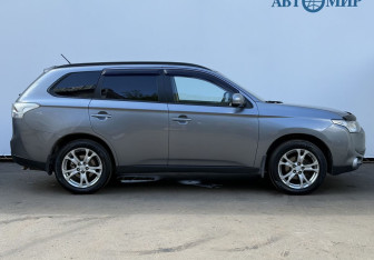 Подержанный автомобиль Mitsubishi Outlander 2012 года (4 фото)